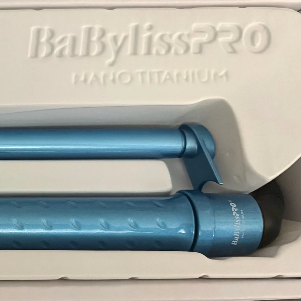 Blue Curling Iron with 1¼" Barrel - Picture 4 of 4